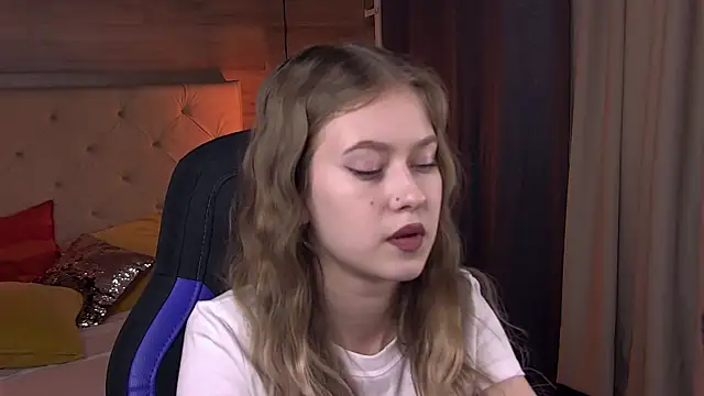 EveMundie online show from February 21, 2025, 12:27 pm