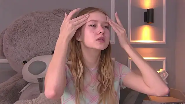 EveMundie online show from March 2, 2025, 10:16 am