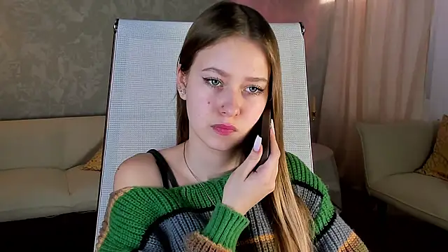 EveMundie online show from March 21, 2025, 1:23 pm