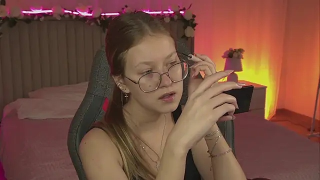 EveMundie online show from November 10, 2025, 6:29 am