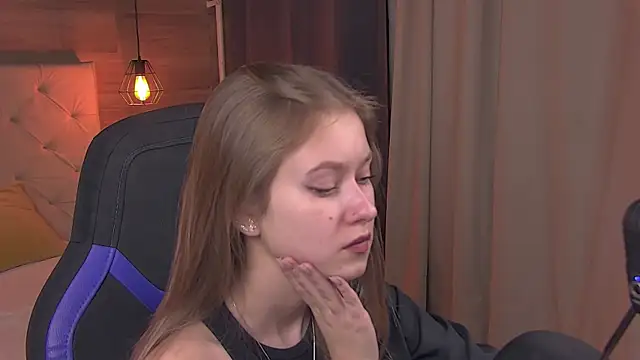 EveMundie online show from February 22, 2025, 3:36 pm