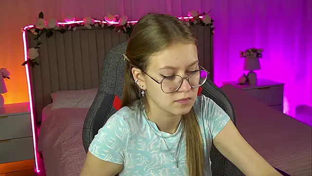 EveMundie online show from October 25, 2025, 12:50 pm