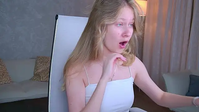Snapshot of EveMundie chatting on May 18, 2026, 7:46 am EveMundie online show from May 18, 2026, 7:46 am