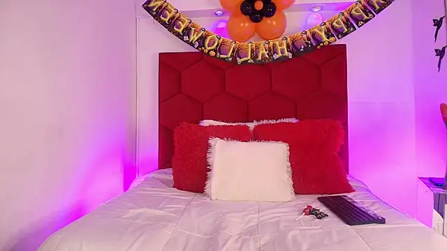 Snapshot of LoreleyNovoa chatting on October 8, 2025, 3:30 am LoreleyNovoa online show from October 8, 2025, 3:30 am