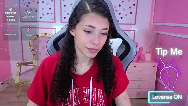 Snapshot of danatella_a chatting on December 18, 2025, 8:01 pm danatella a online show from December 18, 2025, 8:01 pm