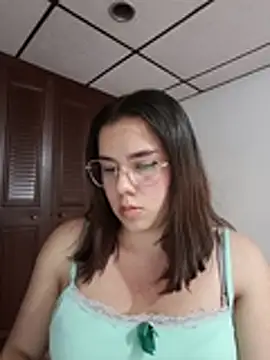 Snapshot of EmmaSulivan chatting on February 20, 2026, 10:22 pm EmmaSulivan online show from February 20, 2026, 10:22 pm