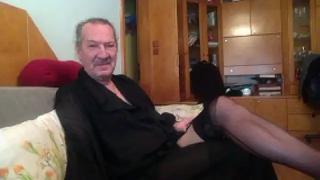 Snapshot of HMStraps01 chatting on January 12, 2026, 10:11 am HMStraps01 online show from January 12, 2026, 10:11 am