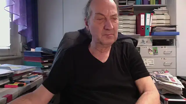 HMStraps01 online show from February 26, 2025, 1:32 pm