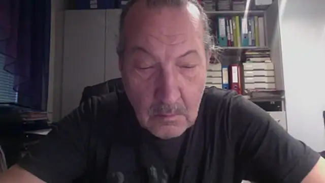 Snapshot of HMStraps01 chatting on December 17, 2025, 2:33 pm HMStraps01 online show from December 17, 2025, 2:33 pm