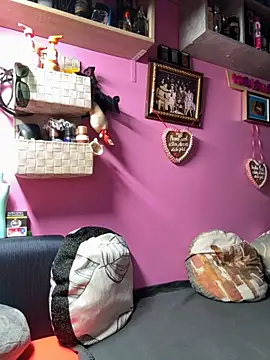 sexymelli18 online show from November 24, 2025, 8:20 pm