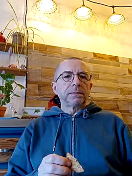 Xavspank2 online show from March 3, 2026, 8:32 am