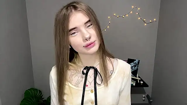 Snapshot of CarolinePepper chatting on March 14, 2025, 5:13 pm CarolinePepper online show from March 14, 2025, 5:13 pm
