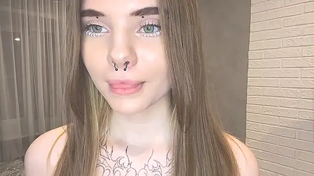 Snapshot of CarolinePepper chatting on February 25, 2025, 7:16 pm CarolinePepper online show from February 25, 2025, 7:16 pm
