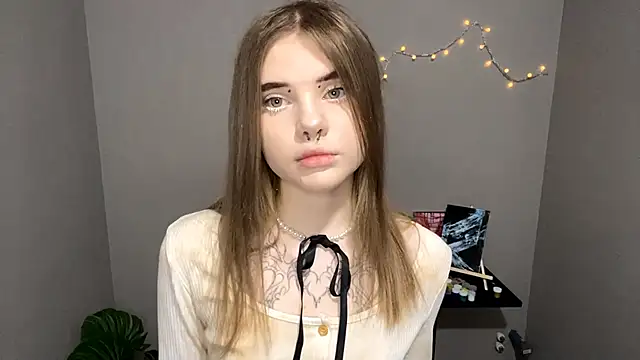 Snapshot of CarolinePepper chatting on March 20, 2025, 5:15 pm CarolinePepper online show from March 20, 2025, 5:15 pm