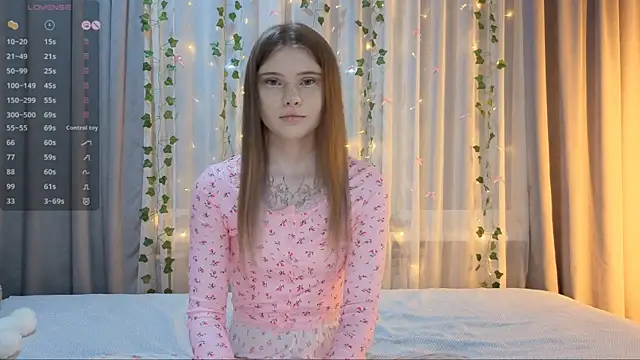 Snapshot of CarolinePepper chatting on February 13, 2026, 2:06 pm CarolinePepper online show from February 13, 2026, 2:06 pm