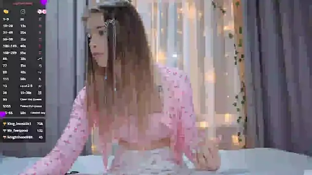 Snapshot of CarolinePepper chatting on January 5, 2026, 5:27 pm CarolinePepper online show from January 5, 2026, 5:27 pm