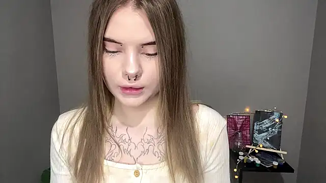 Snapshot of CarolinePepper chatting on March 3, 2025, 5:09 pm CarolinePepper online show from March 3, 2025, 5:09 pm