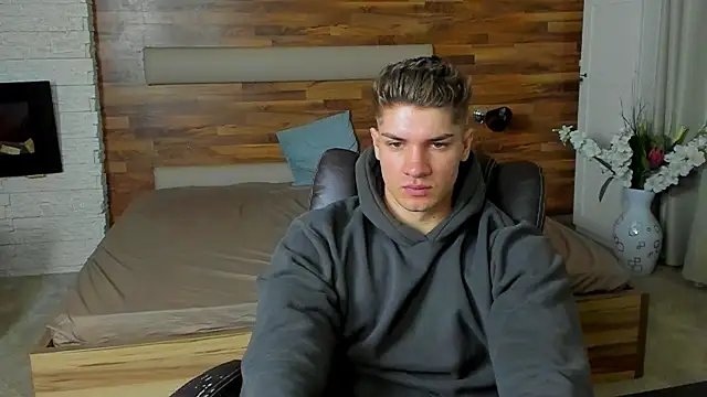 MaxKaiden online show from March 30, 2026, 4:36 am