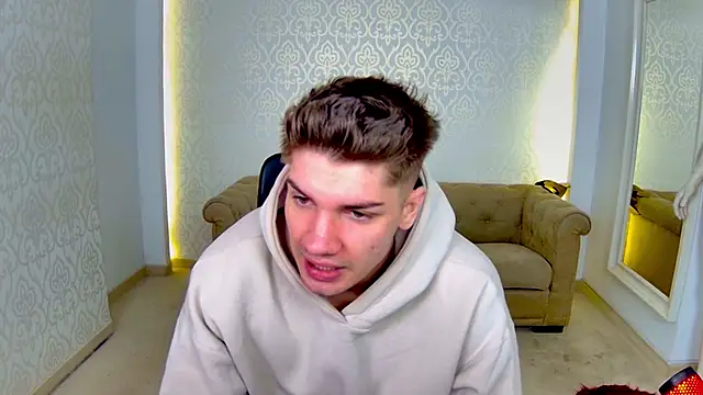 MaxKaiden online show from April 17, 2026, 4:48 am