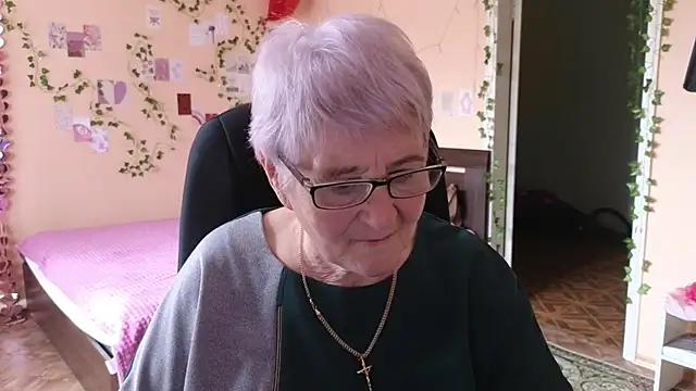 Snapshot of Sandra_Snowflake chatting on April 30, 2026, 11:06 am Sandra Snowflake online show from April 30, 2026, 11:06 am