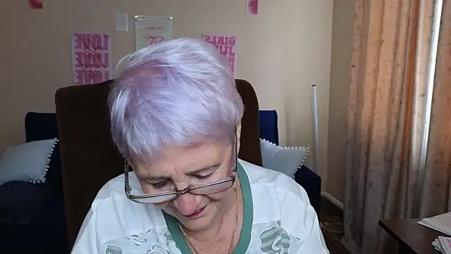 Snapshot of Sandra_Snowflake chatting on July 17, 2026, 4:10 am Sandra Snowflake online show from July 17, 2026, 4:10 am