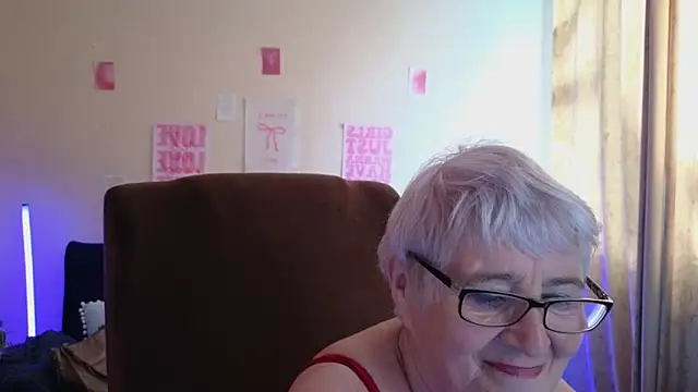 Snapshot of Sandra_Snowflake chatting on May 11, 2026, 2:45 pm Sandra Snowflake online show from May 11, 2026, 2:45 pm