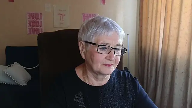 Snapshot of Sandra_Snowflake chatting on May 28, 2026, 8:00 am Sandra Snowflake online show from May 28, 2026, 8:00 am