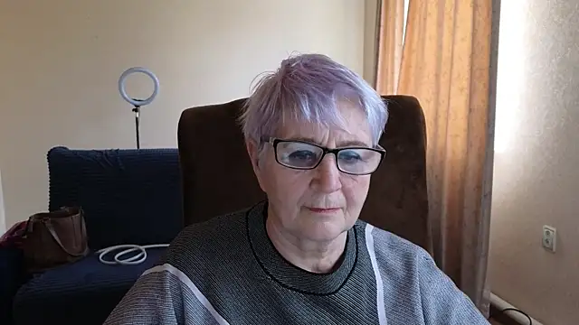 Snapshot of Sandra_Snowflake chatting on April 29, 2026, 10:52 am Sandra Snowflake online show from April 29, 2026, 10:52 am