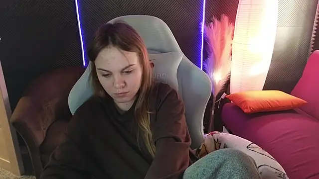 Dyna bae online show from September 19, 2025, 1:42 am