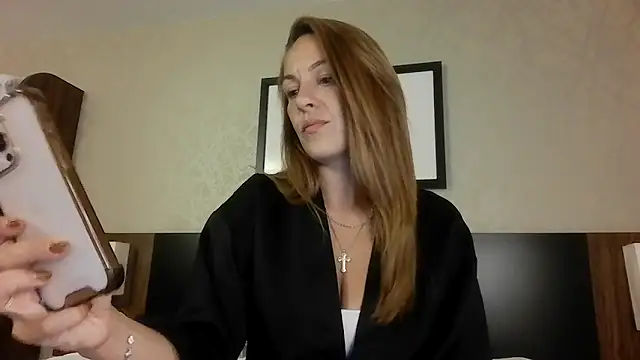 Snapshot of Edenfox- chatting on May 8, 2026, 9:18 pm Edenfox- online show from May 8, 2026, 9:18 pm