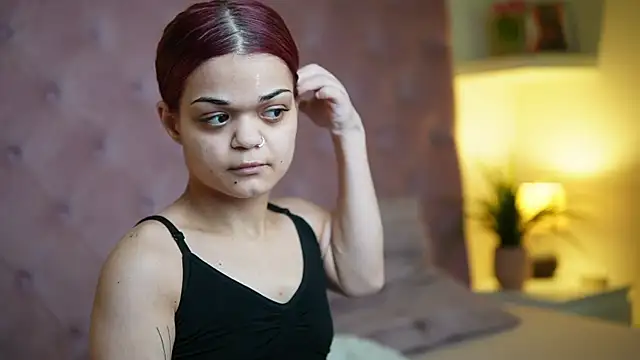 MaiaMini online show from April 7, 2026, 8:32 pm