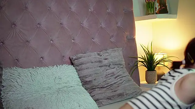 MaiaMini online show from March 29, 2026, 8:43 pm