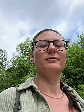 AvaFlowers6 online show from June 1, 2026, 8:03 am