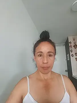 Snapshot of Coeur_de_luxure chatting on March 2, 2026, 3:41 pm Coeur de luxure online show from March 2, 2026, 3:41 pm