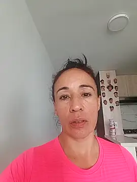 Snapshot of Coeur_de_luxure chatting on March 3, 2026, 2:35 pm Coeur de luxure online show from March 3, 2026, 2:35 pm