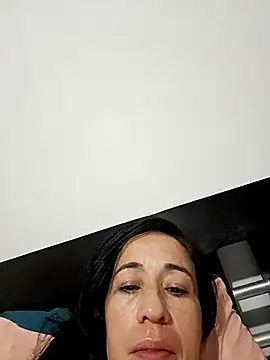 Snapshot of Coeur_de_luxure chatting on February 22, 2025, 6:50 am Coeur de luxure online show from February 22, 2025, 6:50 am