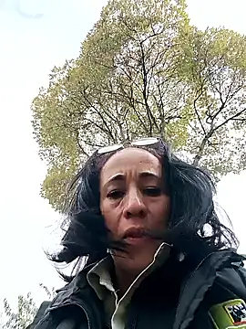 Snapshot of Coeur_de_luxure chatting on February 14, 2026, 1:55 pm Coeur de luxure online show from February 14, 2026, 1:55 pm