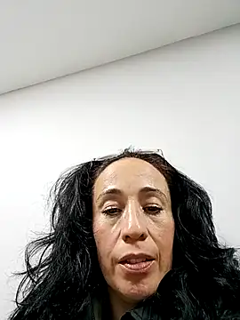 Snapshot of Coeur_de_luxure chatting on February 17, 2025, 7:33 pm Coeur de luxure online show from February 17, 2025, 7:33 pm