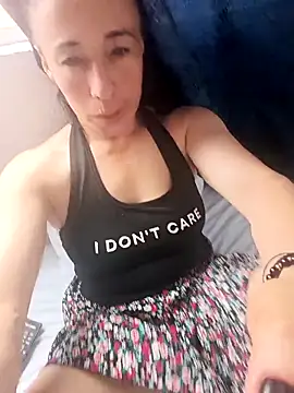 Snapshot of Coeur_de_luxure chatting on February 18, 2026, 2:02 pm Coeur de luxure online show from February 18, 2026, 2:02 pm