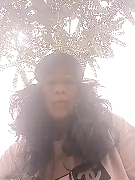 Snapshot of Coeur_de_luxure chatting on February 23, 2025, 4:46 pm Coeur de luxure online show from February 23, 2025, 4:46 pm