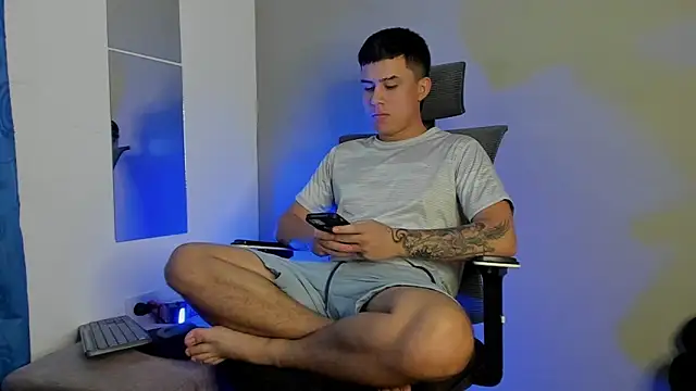 Snapshot of mattiwsmorris_ chatting on November 15, 2025, 6:12 pm mattiwsmorris online show from November 15, 2025, 6:12 pm