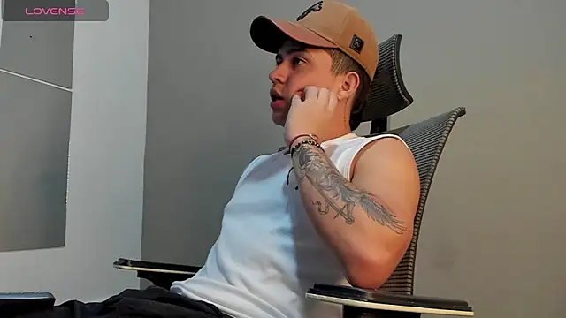 Snapshot of mattiwsmorris_ chatting on December 2, 2025, 10:11 pm mattiwsmorris online show from December 2, 2025, 10:11 pm