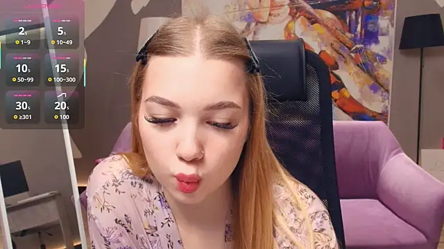 Snapshot of FloraBonde chatting on November 28, 2025, 10:37 am FloraBonde online show from November 28, 2025, 10:37 am