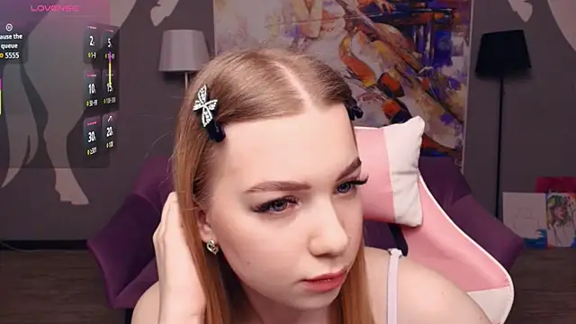 Snapshot of FloraBonde chatting on November 27, 2025, 10:27 am FloraBonde online show from November 27, 2025, 10:27 am