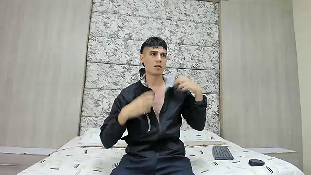 Snapshot of frank_jhonsson chatting on February 2, 2026, 7:13 pm frank jhonsson online show from February 2, 2026, 7:13 pm