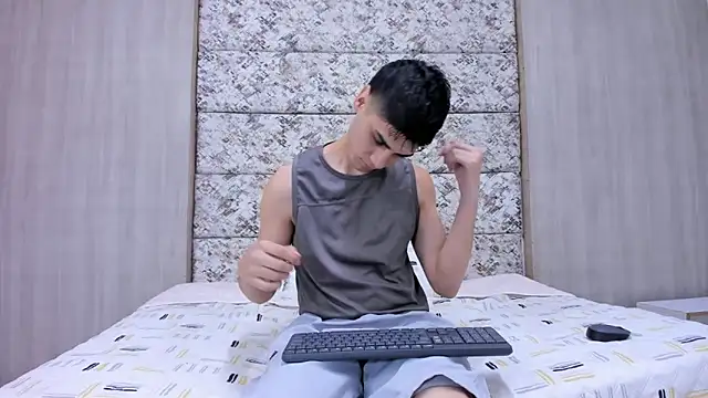 Snapshot of frank_jhonsson chatting on February 17, 2026, 7:00 pm frank jhonsson online show from February 17, 2026, 7:00 pm