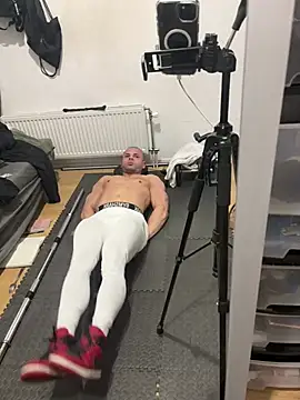 pesyelisa online show from February 26, 2025, 3:32 pm