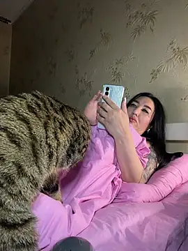 Naughtbaby 2025 online show from April 17, 2026, 11:40 pm