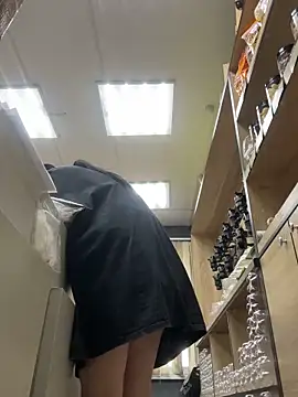 Snapshot of AlishaPrettyBlade chatting on December 17, 2025, 8:19 am AlishaPrettyBlade online show from December 17, 2025, 8:19 am