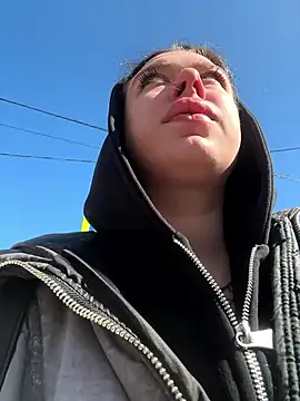 AlishaPrettyBlade online show from April 1, 2026, 5:53 am